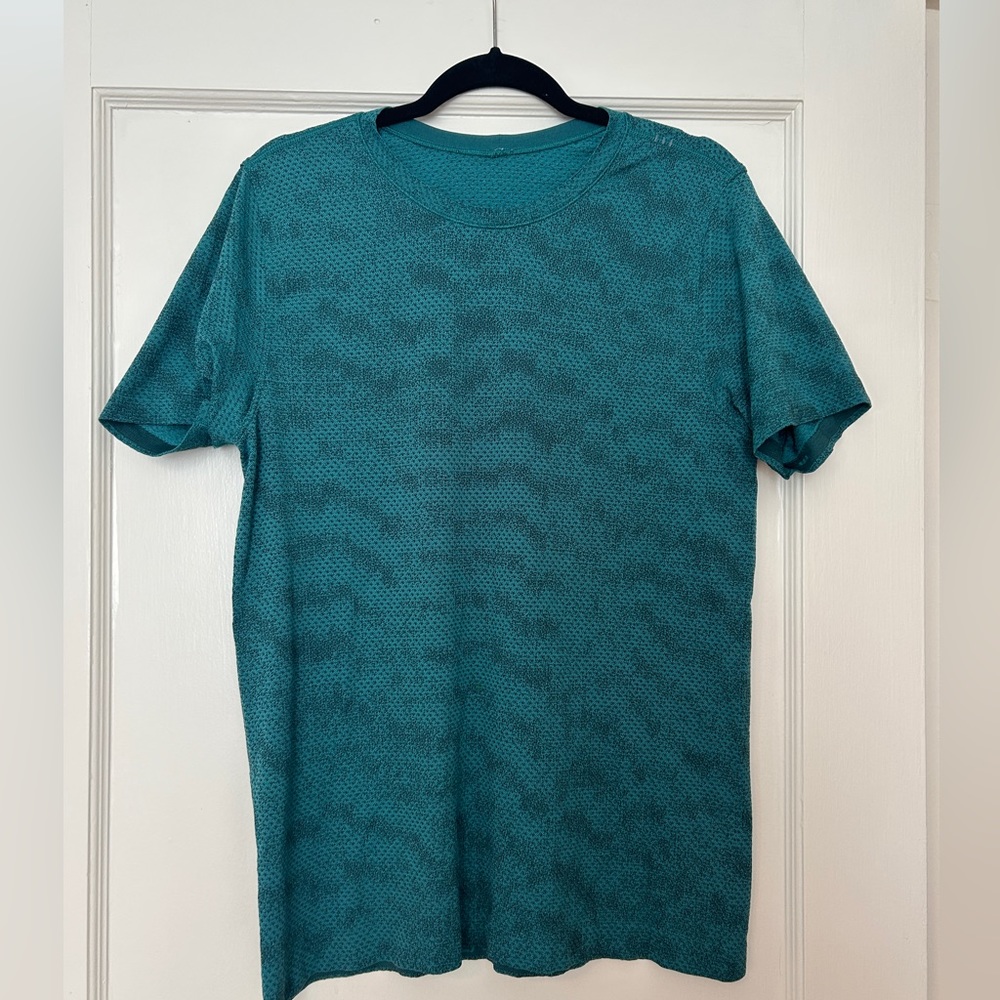 NEW Men’s Lululemon Short Sleeve Running and Workout Shirt
